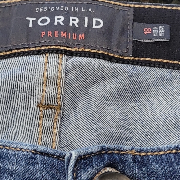 18 TORRID Premium Sky High Skinny Distressed Cropped Denim Jeans - Picture 6 of 6